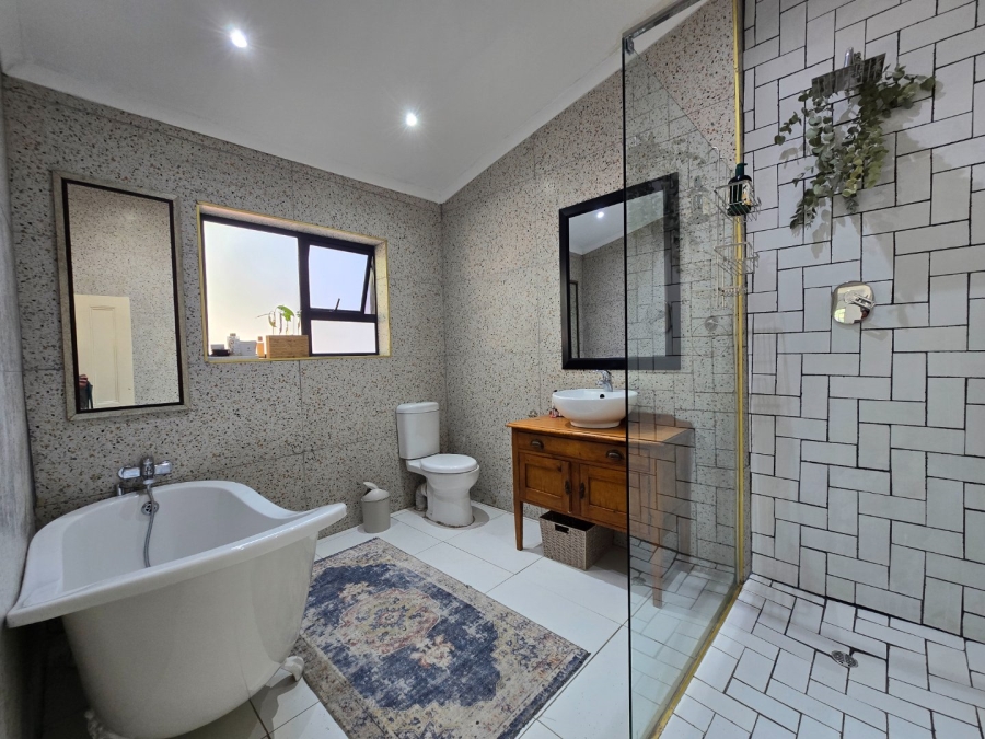6 Bedroom Property for Sale in Waverley Free State